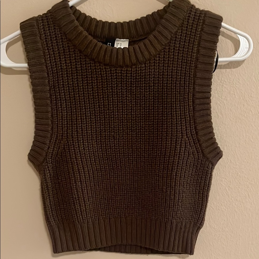 Brown Ribbed Crop Sweater Vest 🧸